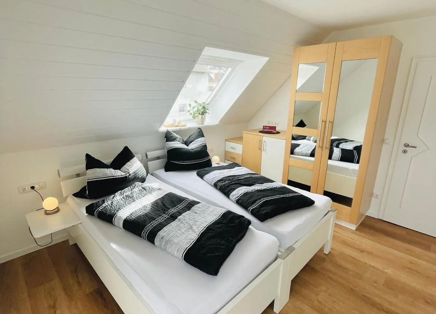Haus Dragl Dz Ez Hotel Friedberg  0*, Friedberg (Bavaria) Tyskland